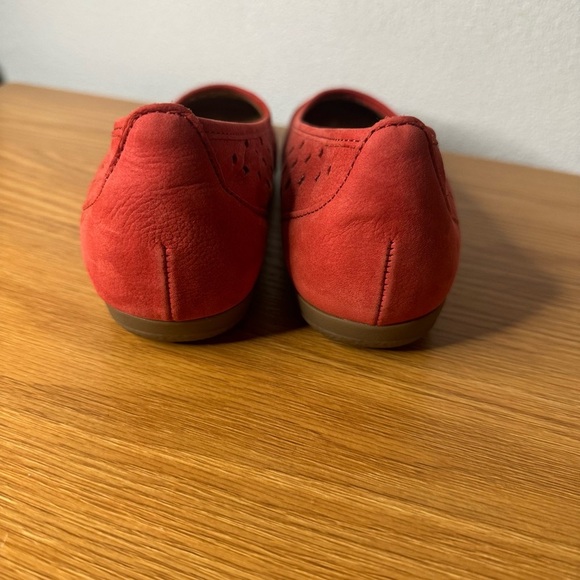 Gabor Ruffle Punched Detail Flats - Picture 6 of 8